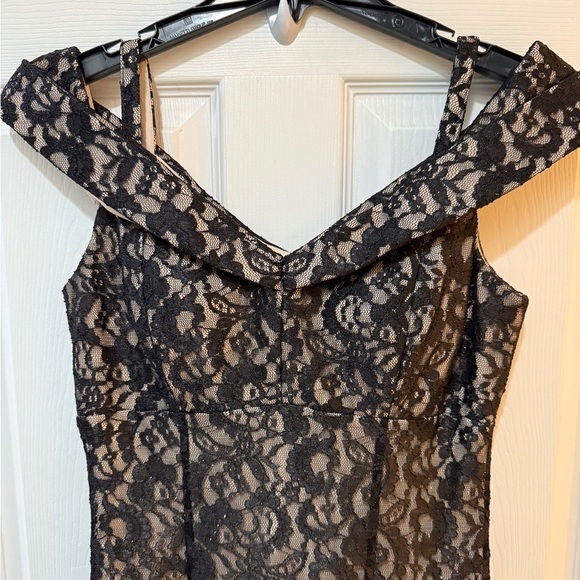 R&M Richards Black and Tan Shimmer Off-the-Shoulder Gown Lace & Shimmer NYE - Picture 6 of 6